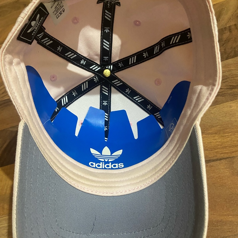 Adidas SnapBack - Picture 2 of 3